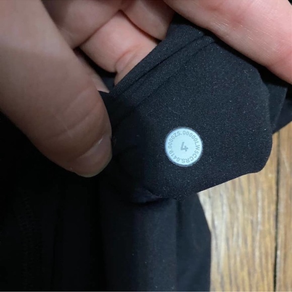 Lululemon Mastered Motion High-Rise Tight 28"
Black size 4 - Picture 8 of 9